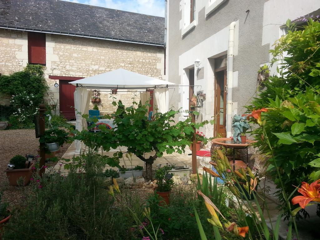 La Cle Des Jardins Bed and Breakfast Nouâtre Exteriör bild